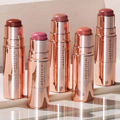 Stick Blush Second-skin colour with a natural looking seamless finish